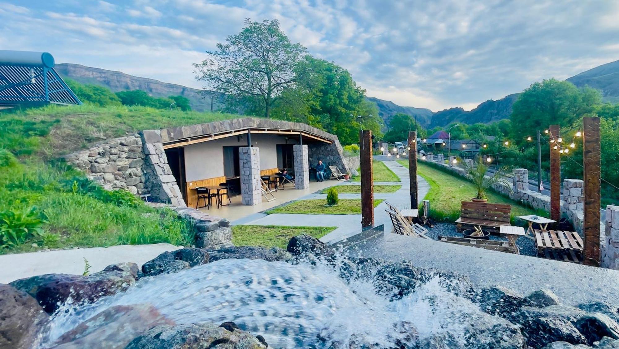 Hotel Hobbiton Near Vardzia Caves T'mogvi Экстерьер фото