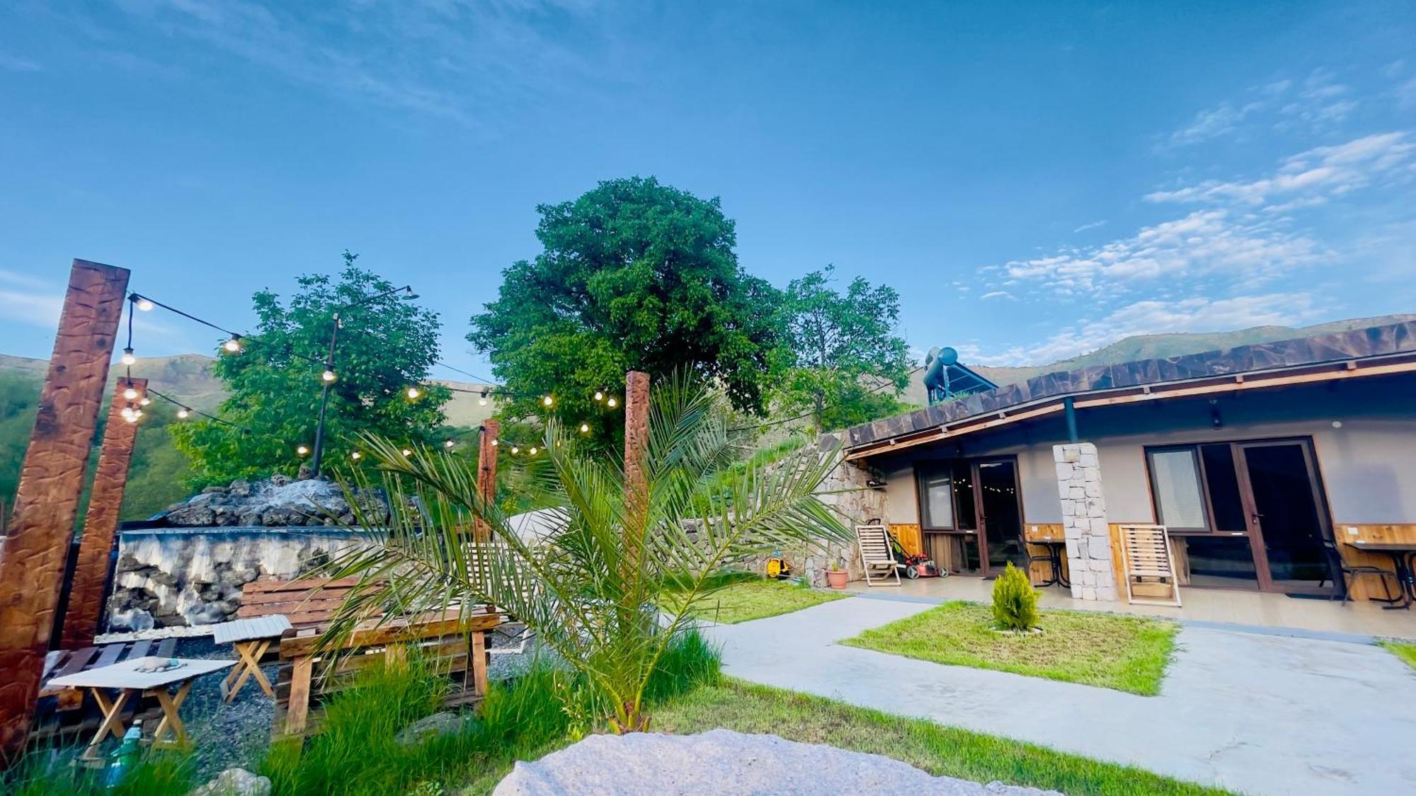 Hotel Hobbiton Near Vardzia Caves T'mogvi Экстерьер фото