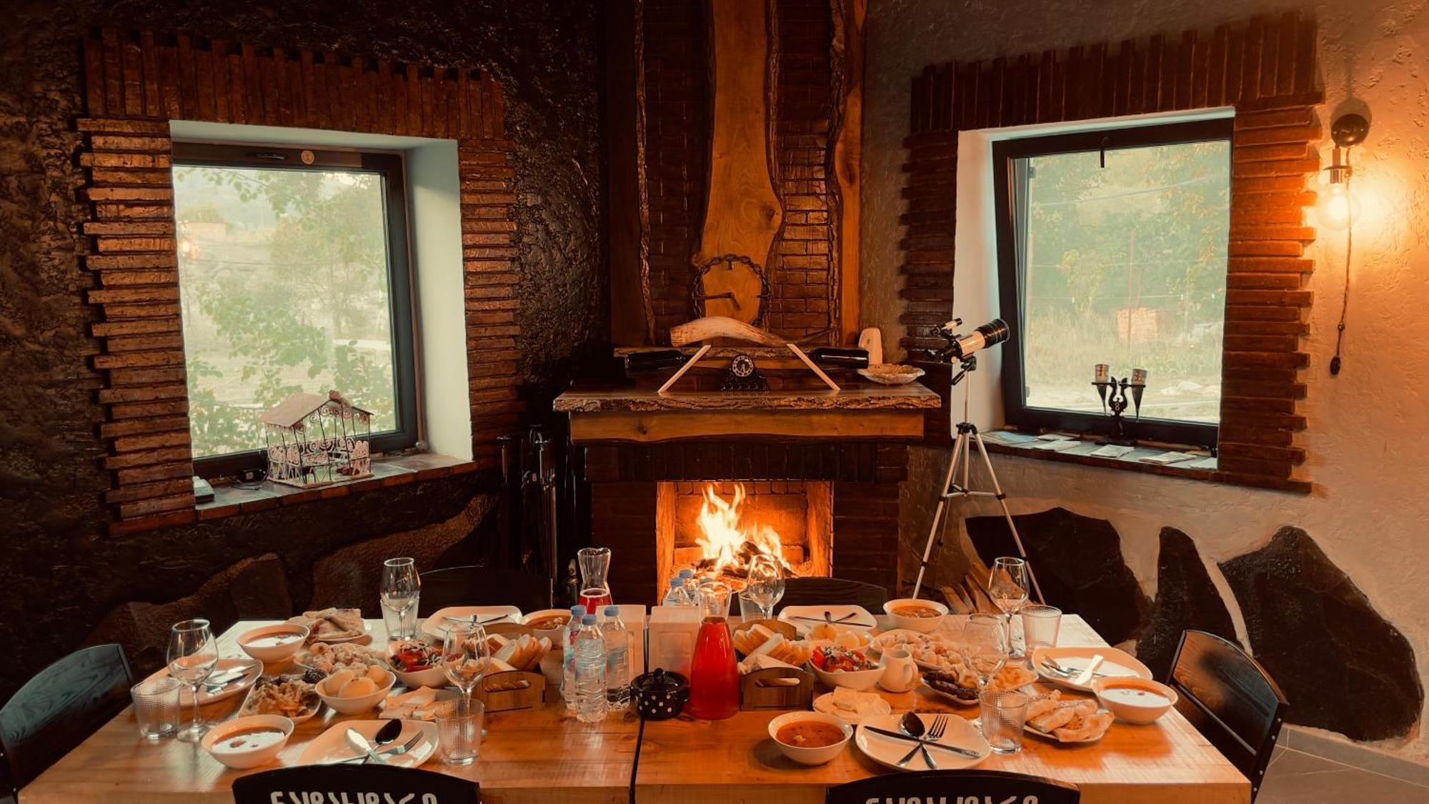 Hotel Hobbiton Near Vardzia Caves T'mogvi Экстерьер фото