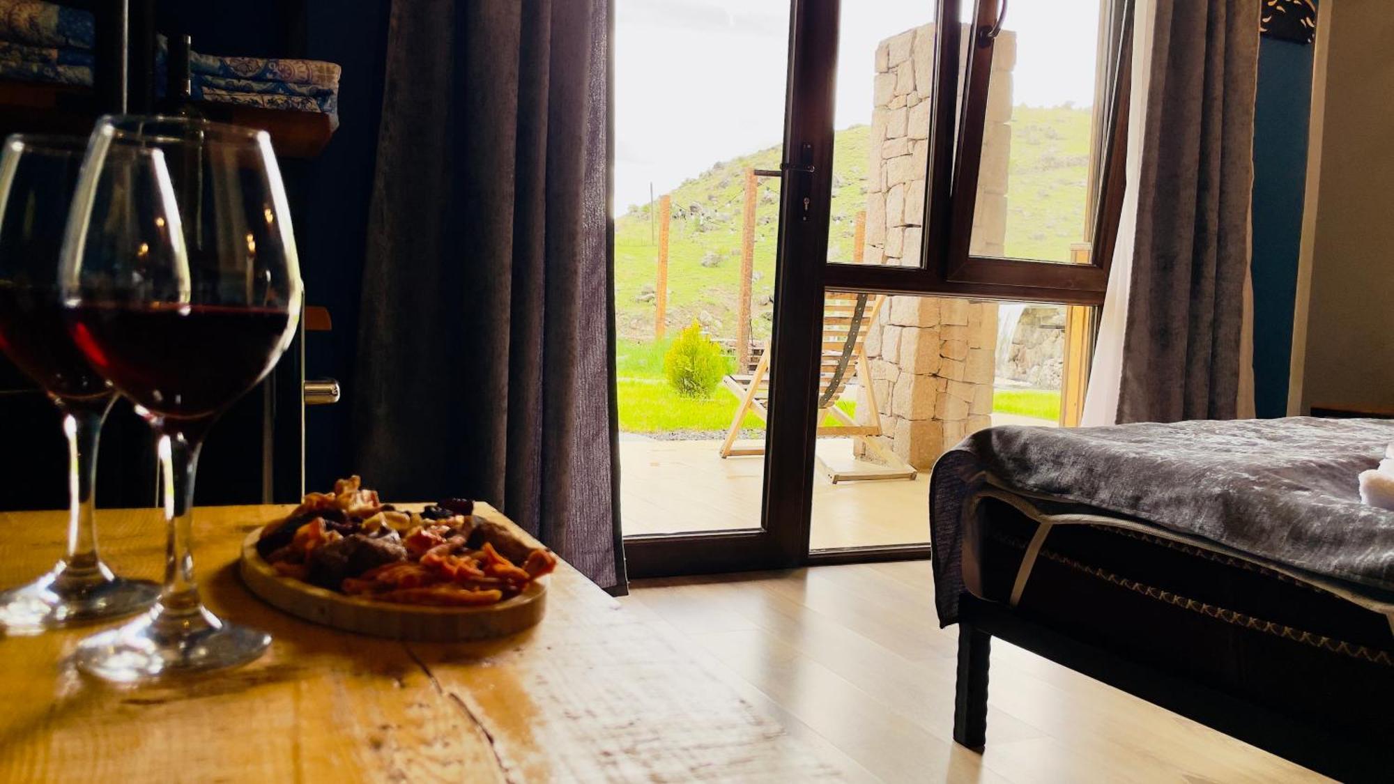 Hotel Hobbiton Near Vardzia Caves T'mogvi Экстерьер фото