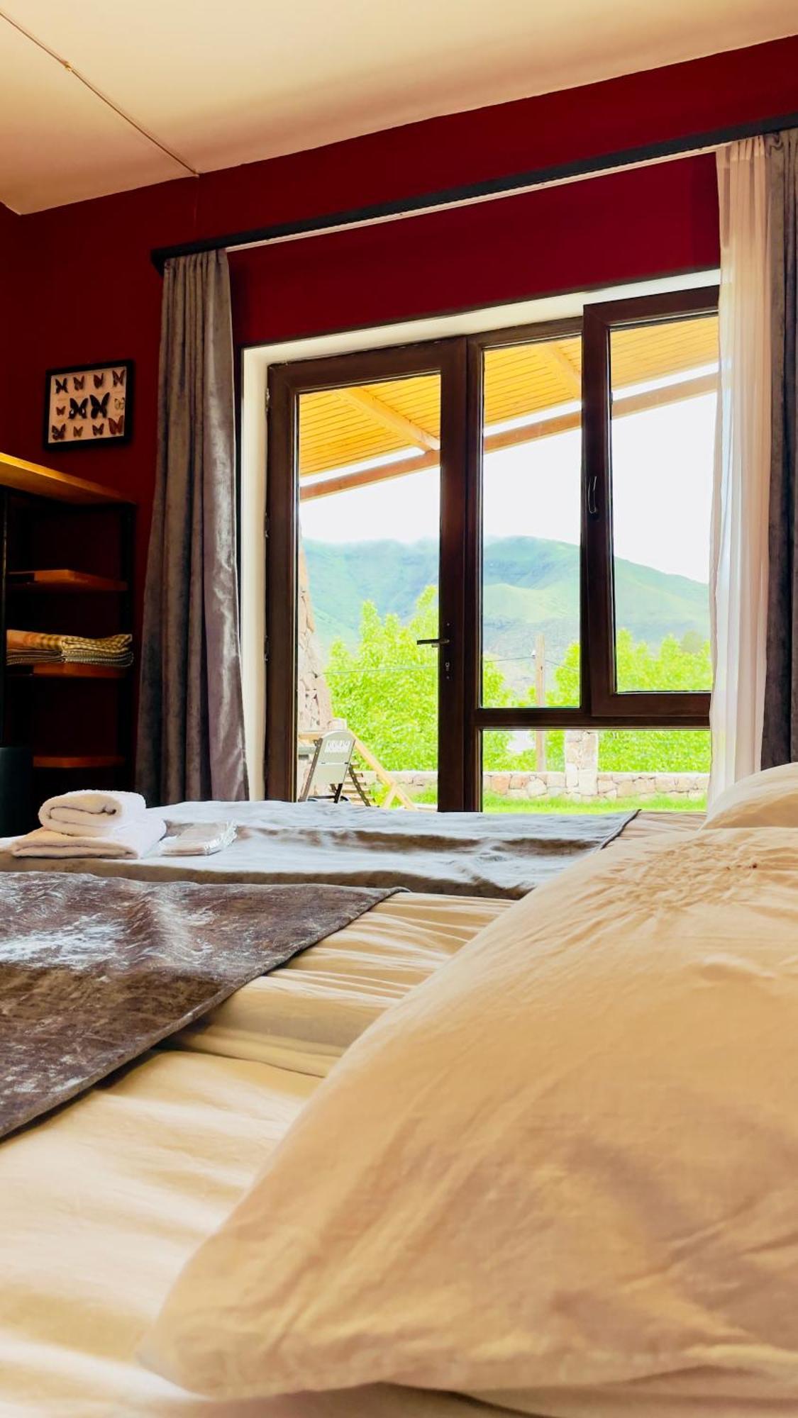 Hotel Hobbiton Near Vardzia Caves T'mogvi Экстерьер фото